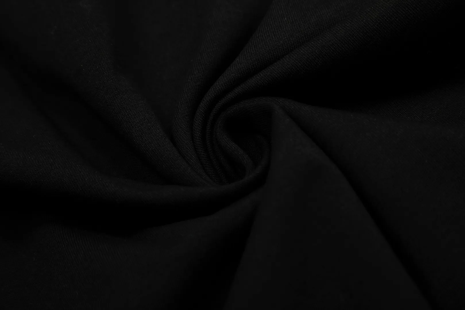 VIVI 141# "Exclusive style" vivienne west wood, Queen Mother of the West, Vivienne, Saturn nine-square letter printed short-sleeves. The new fabrics have been machine washed at high temperature + water twice. The only one in the entire network that achieves 0 shrinkage. The Solona thread arrangement is arranged. The threaded neckline does not deform. It is tight and dense. Welcome to compare. The entire series of correct accessories. Every detail is completely restored and can be stretched directly.